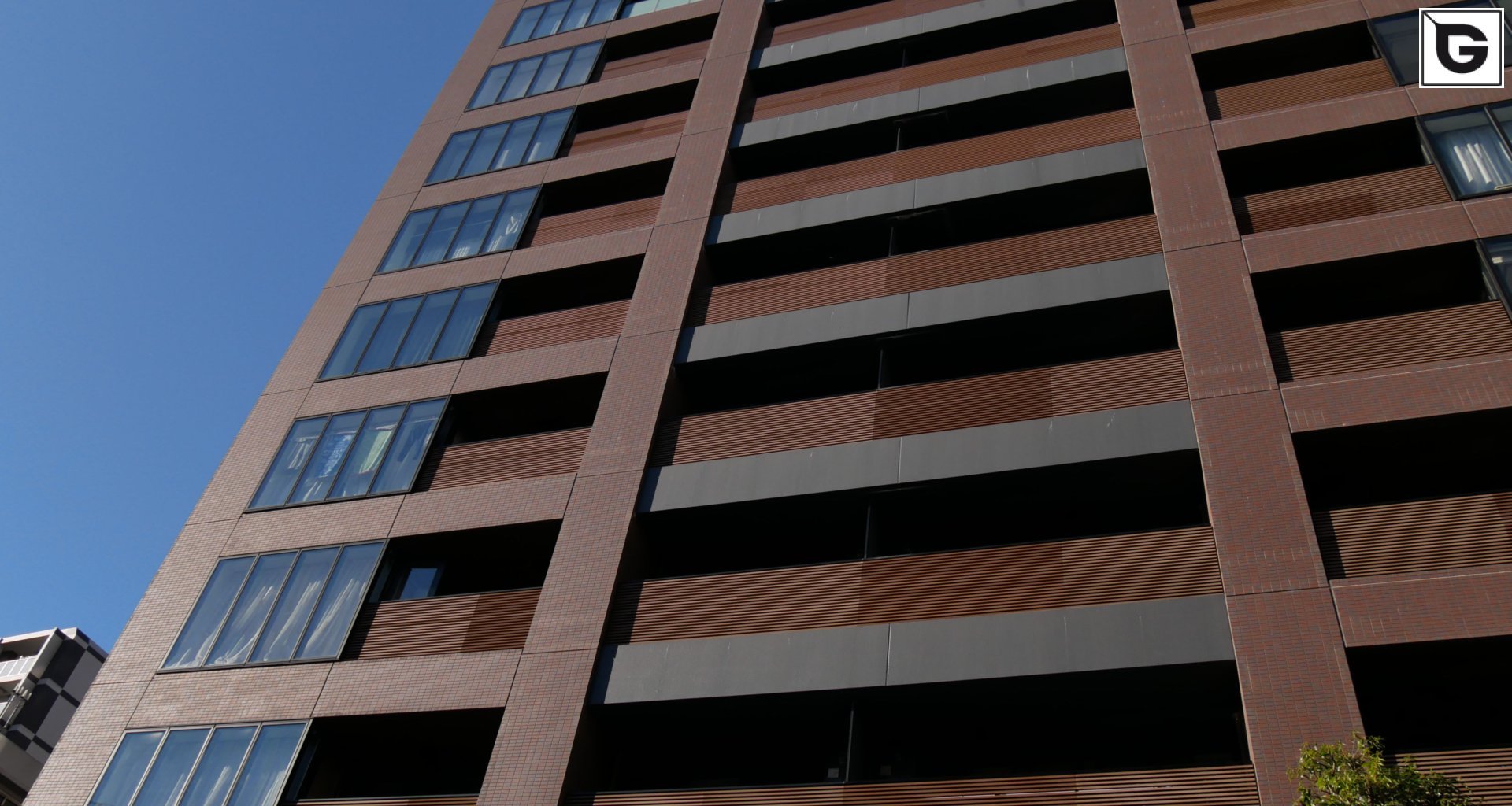 Wohngebäude_Geländer_Wohnhaus