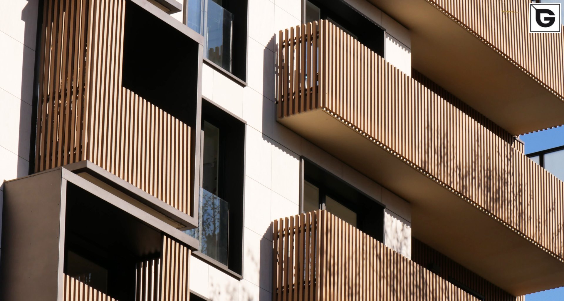 Wohngebäude_Geländer_Wohnhaus