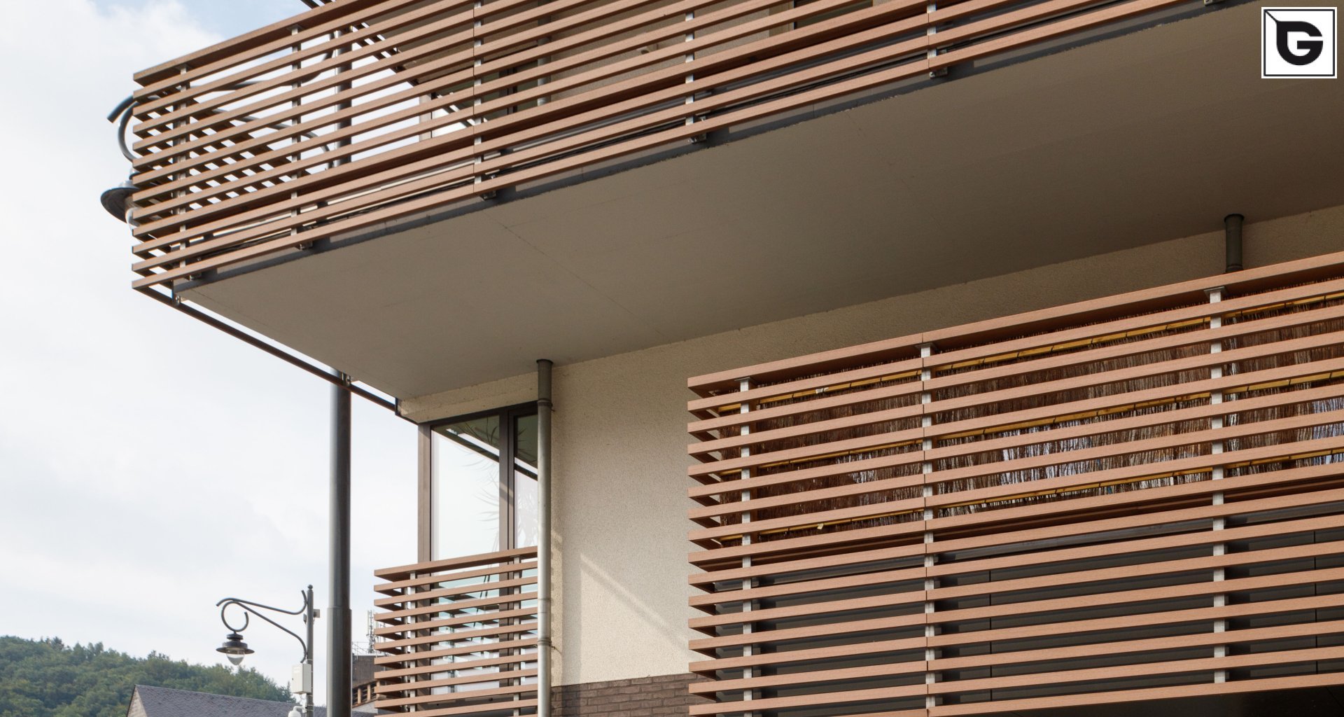 Wohngebäude_Geländer_Wohnhaus