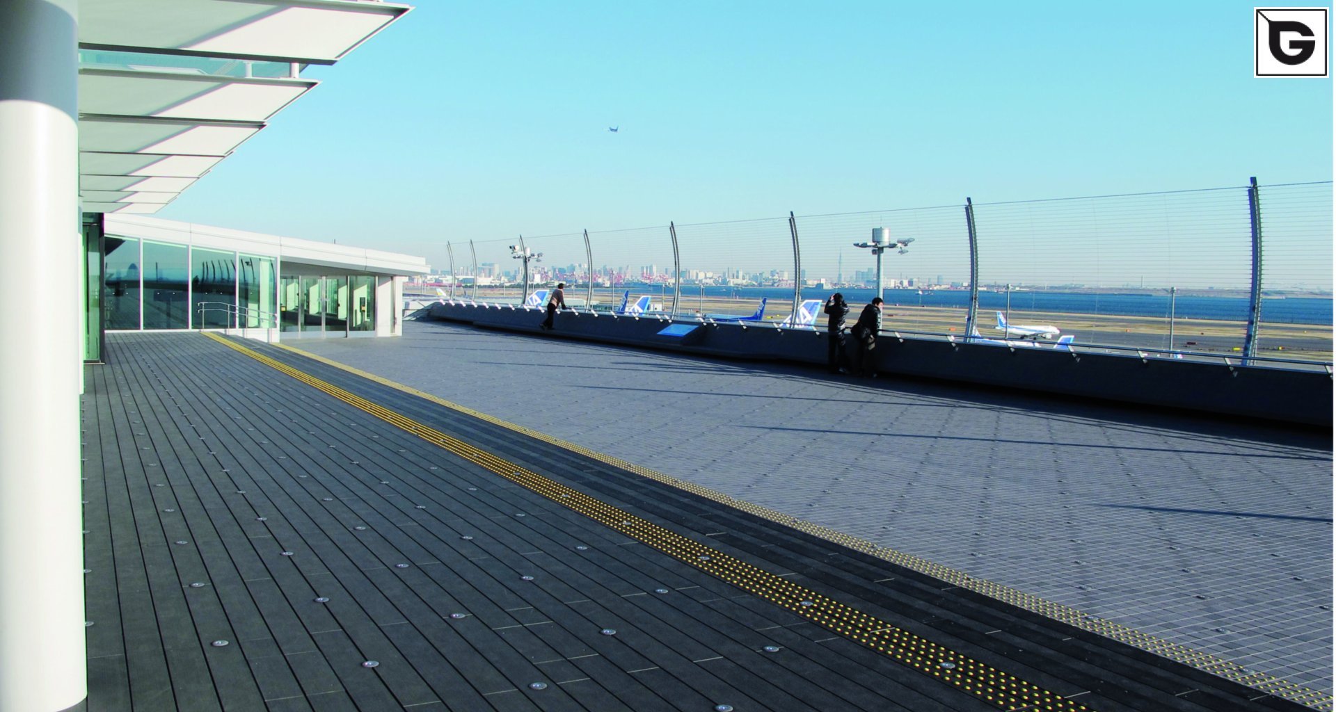 Transport-Einrichtungen_Terrasse Gewerbliche Nutzung_Vorzeigeprojekte - WPC holz 