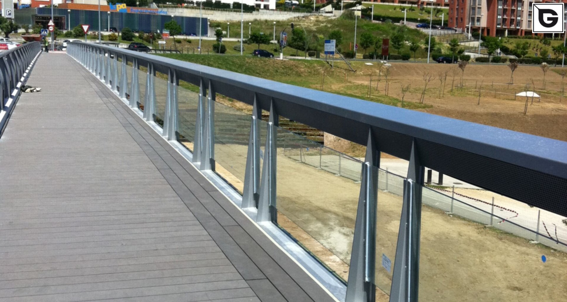 Transport-Einrichtungen_Brücken, Rampen, Gehweg_Brücke