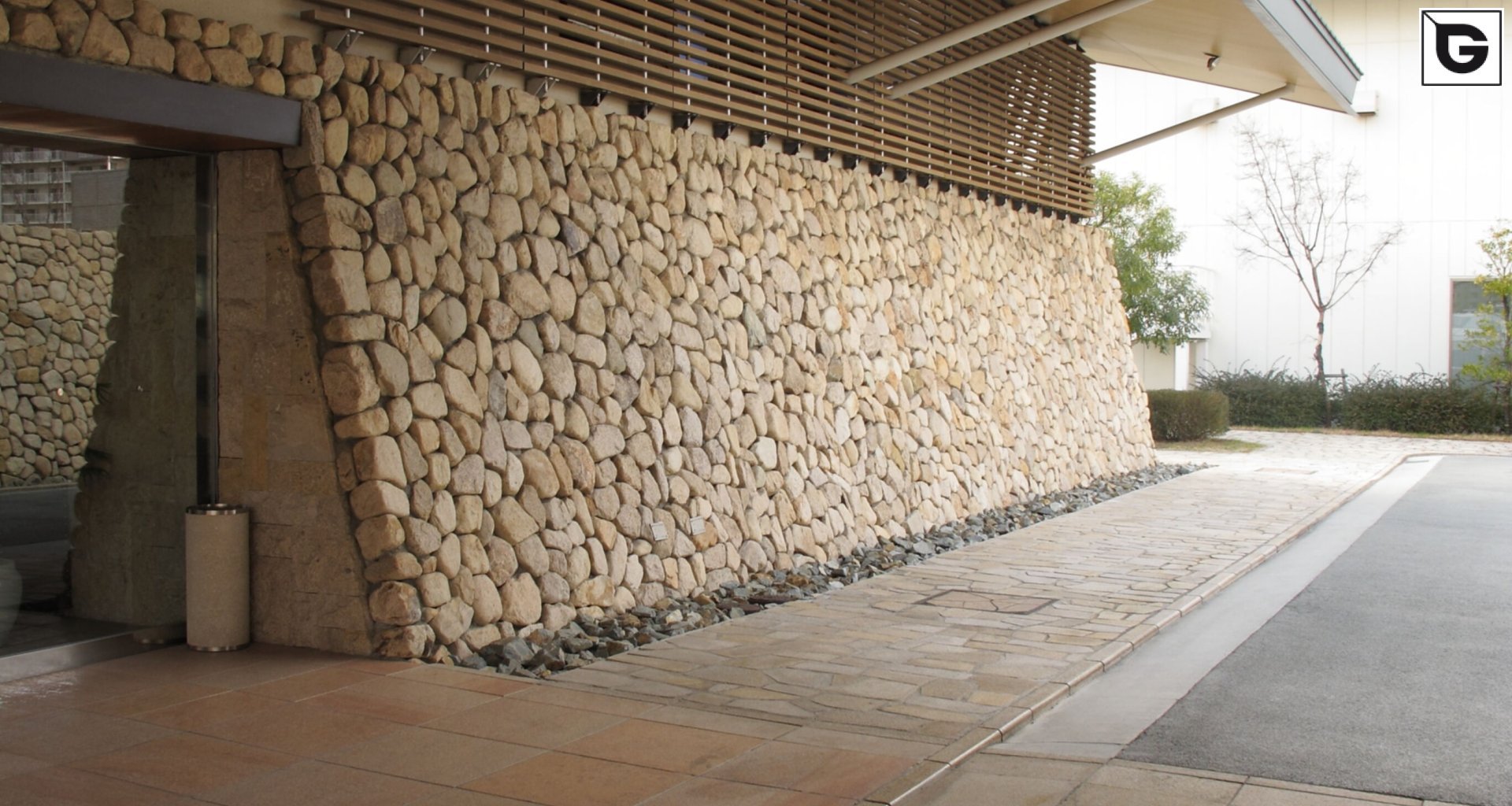 Transport-Einrichtungen_Horizontal Sonnenschutz, jalousien_Am Wasser entlang