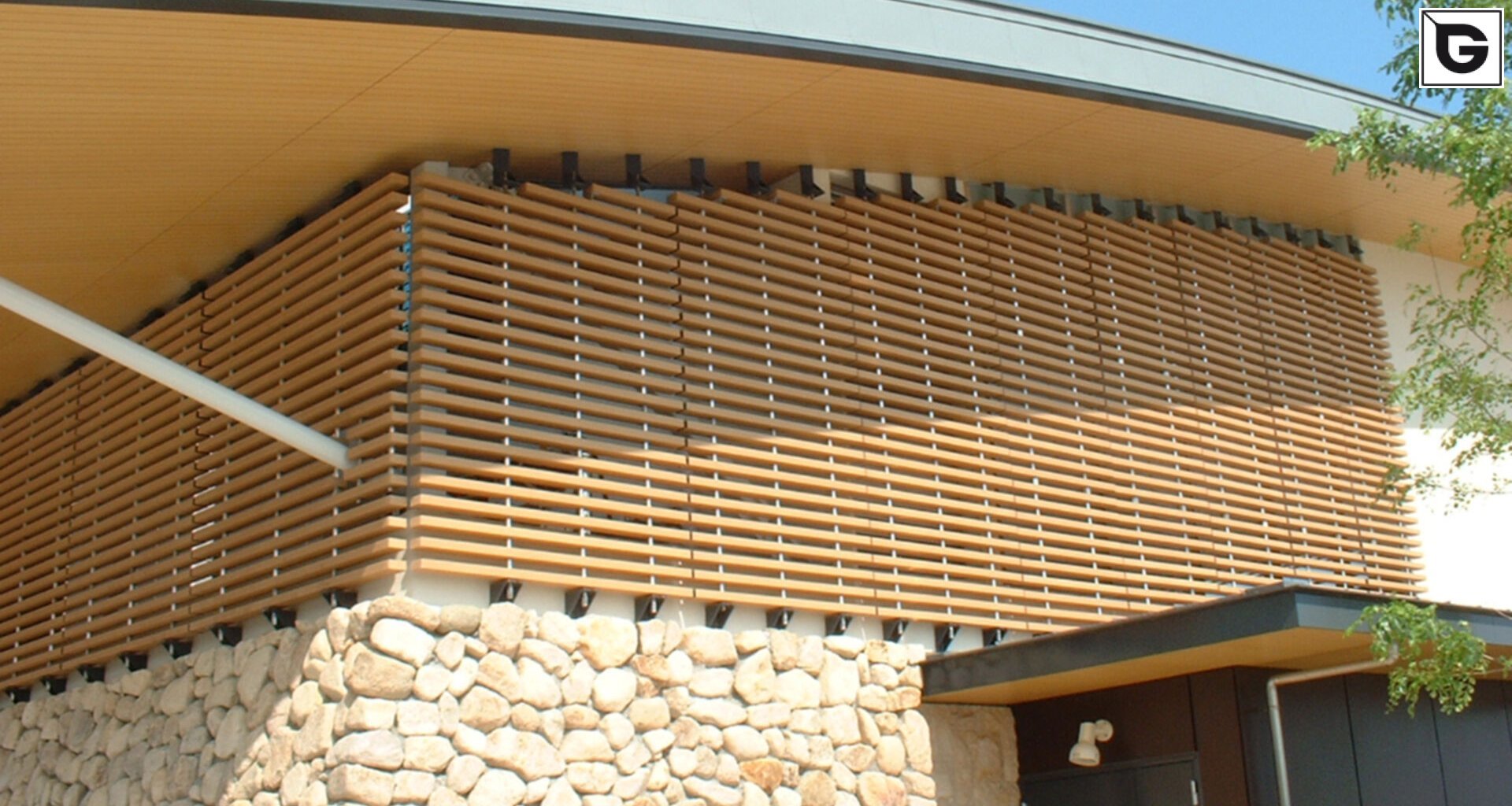 Transport-Einrichtungen_Horizontal Sonnenschutz, jalousien_Am Wasser entlang