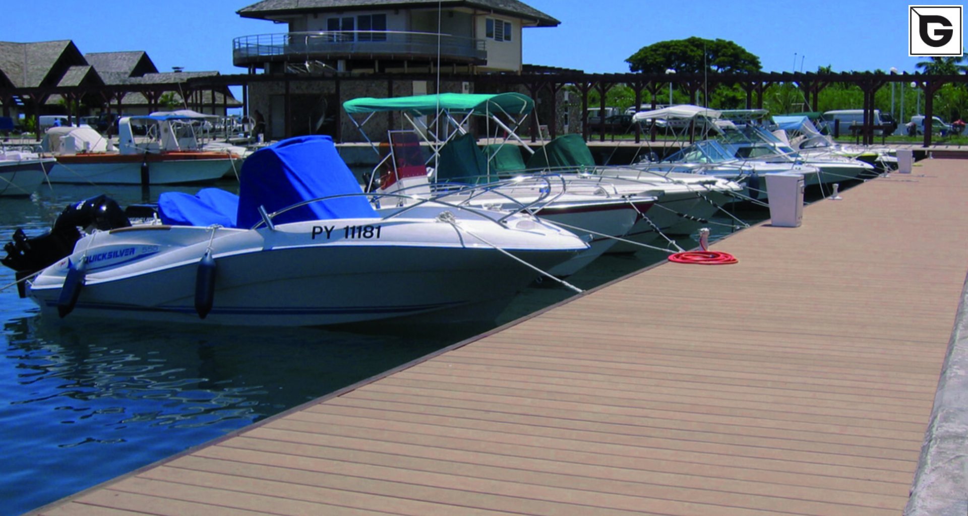 Transport-Einrichtungen_Stege, Bootsanleger_Am Wasser entlang