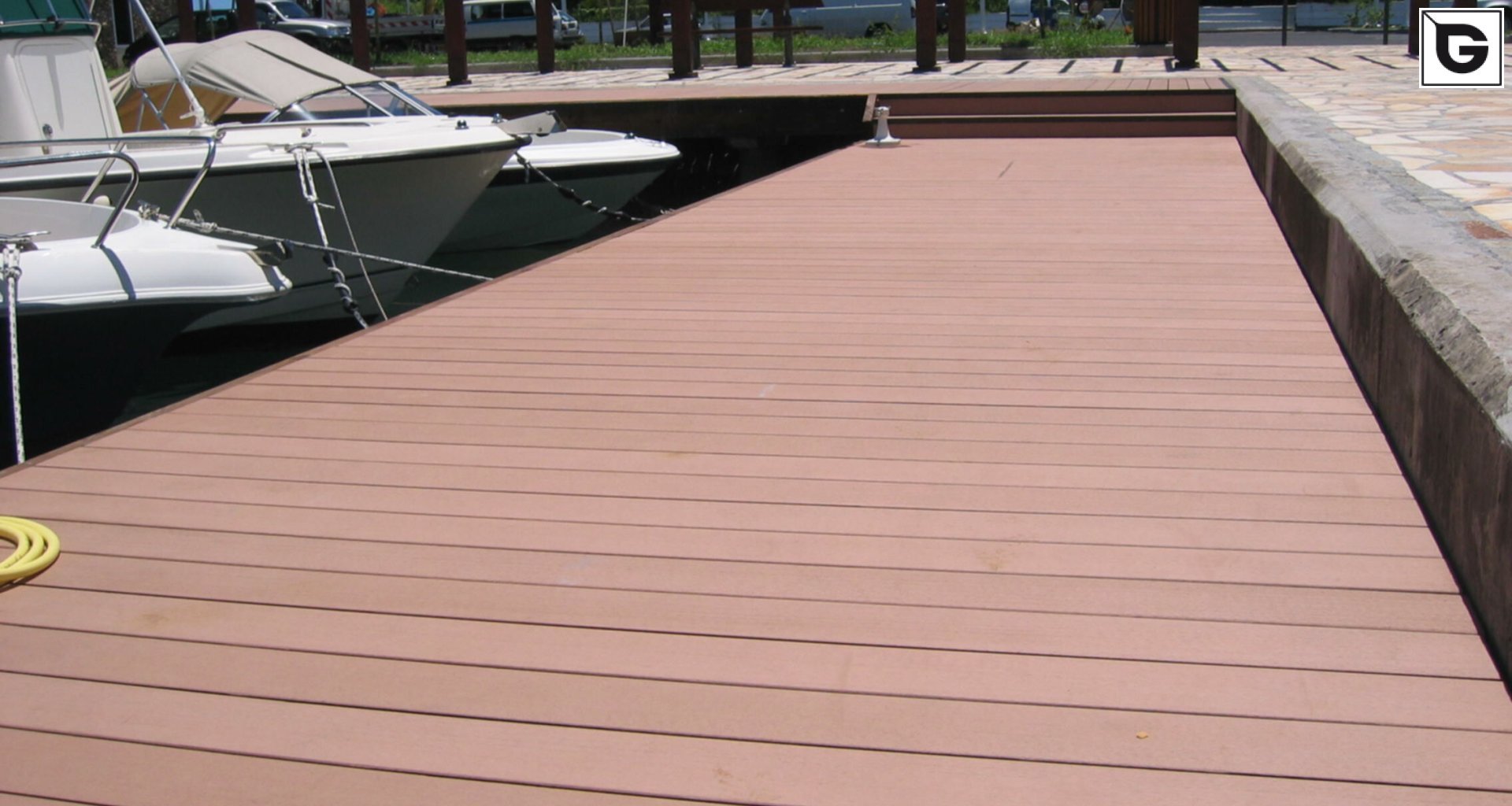 Transport-Einrichtungen_Stege, Bootsanleger_Am Wasser entlang