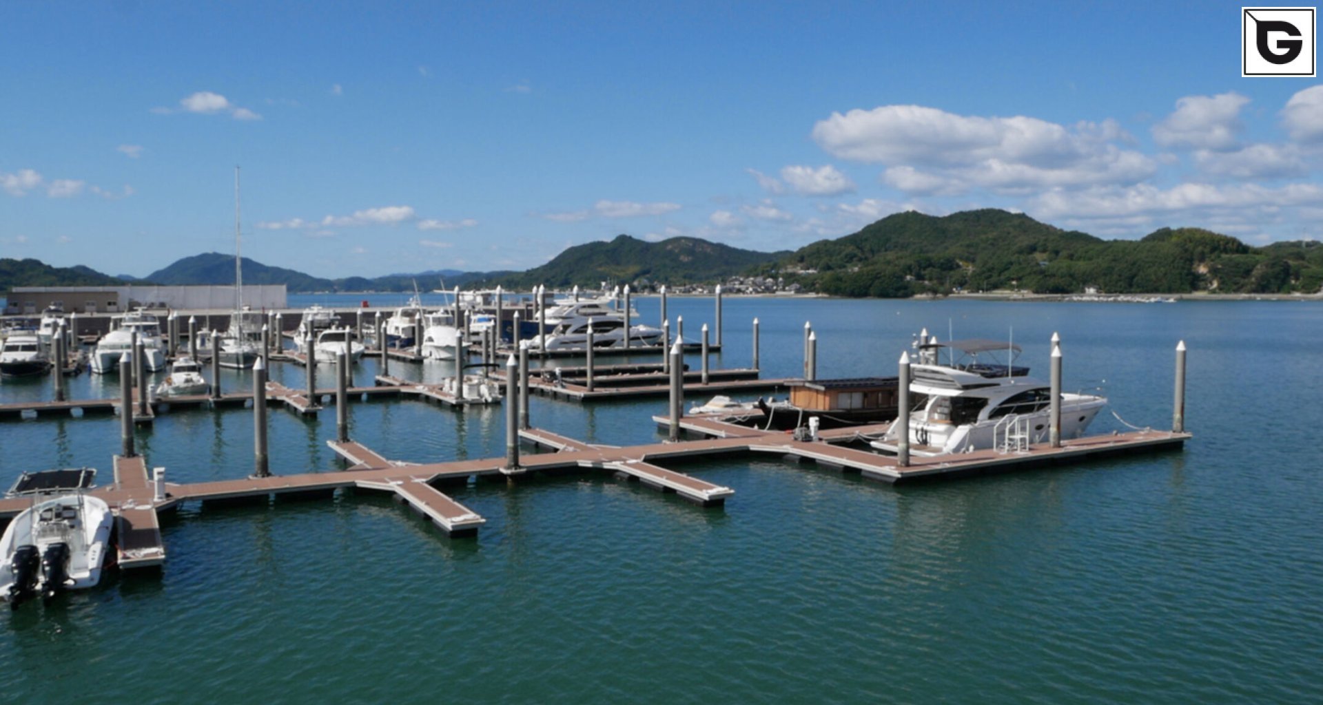 Transport-Einrichtungen_Stege, Bootsanleger_Am Wasser entlang