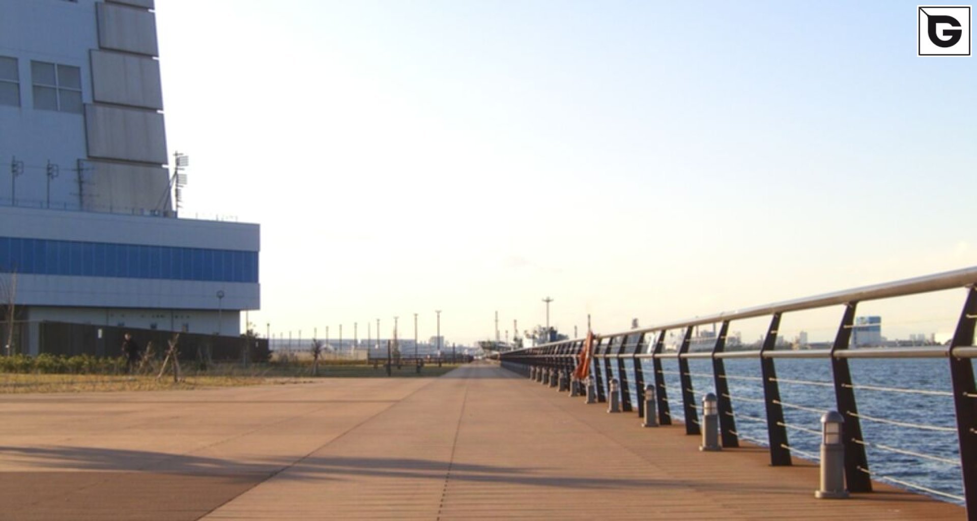 Transport-Einrichtungen_Stege, Bootsanleger_Am Wasser entlang