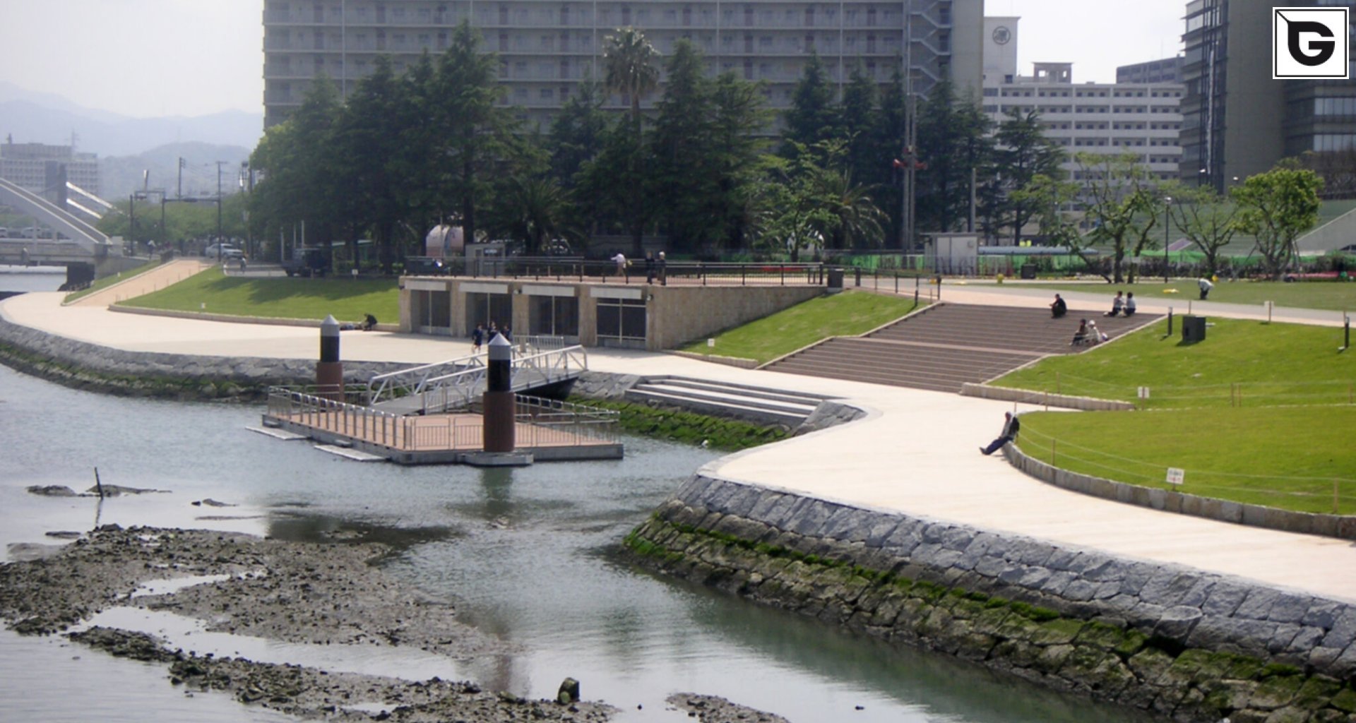 Transport-Einrichtungen_Stege, Bootsanleger_Am Wasser entlang