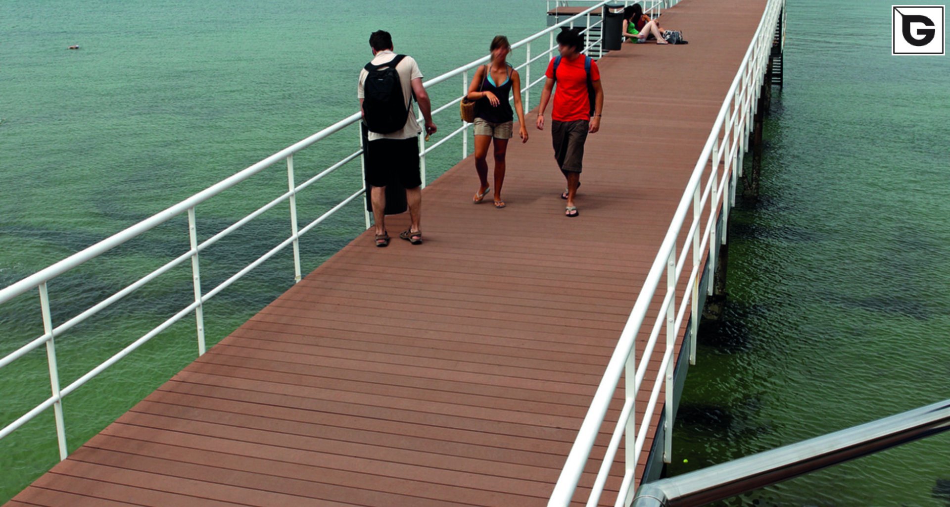 Transport-Einrichtungen_Stege, Bootsanleger_Am Wasser entlang