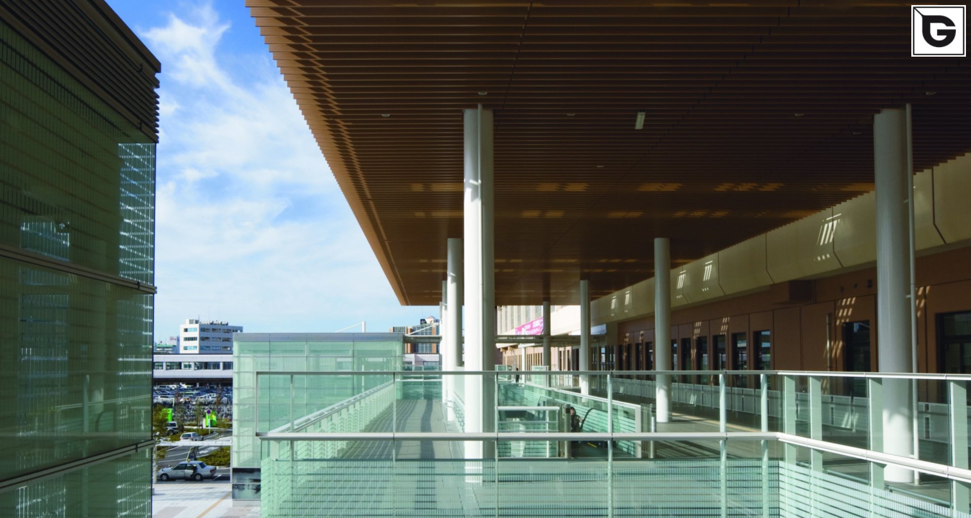 Transport-Einrichtungen_Pergola, Dachüberstand, Dach_Flughafen, Bahnhof