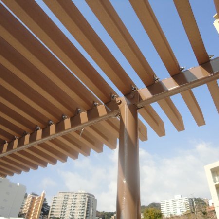 Einrichtungen_Pergola, Dachüberstand, Dach_Einkaufszentrum