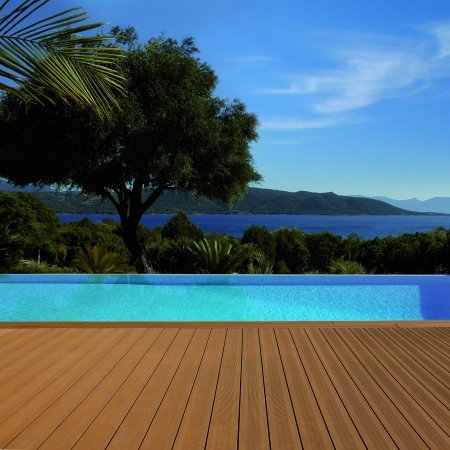 Einrichtungen_Schwimmbad deck_Am Wasser entlang