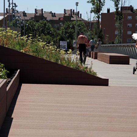 Einrichtungen_Treppen, Stufen & Tribünen_Am Wasser entlang