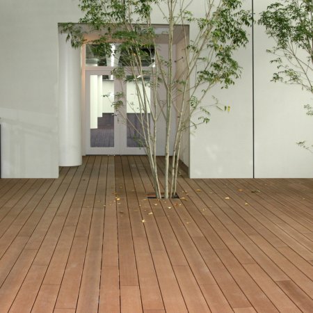 Verwaltungsgebäude_Terrasse Gewerbliche Nutzung_bodenbeläge im Innenbereich