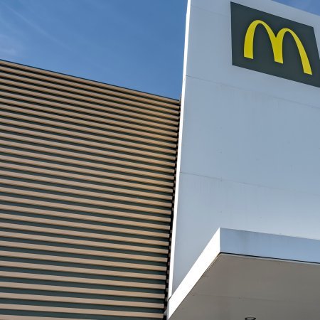 Restaurant und Hotelgewerbe_Offene Fassadenverkleidung - horiz._Restaurant