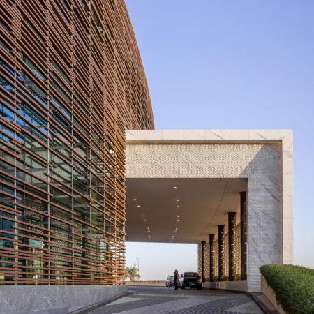 Restaurant und Hotelgewerbe_Verti & Horiz Fassadenverkleidung _Gebogene Profilen