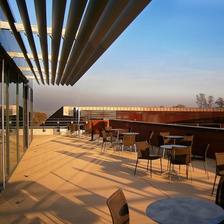 Institutionelle Einrichtungen_Dachanlage, Balk., Laufgang_Gebogene Profilen