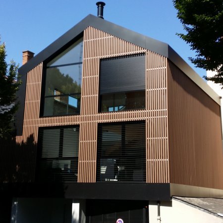 Wohngebäude_Offene Fassadenverkleidung - verti._Privatresidenz