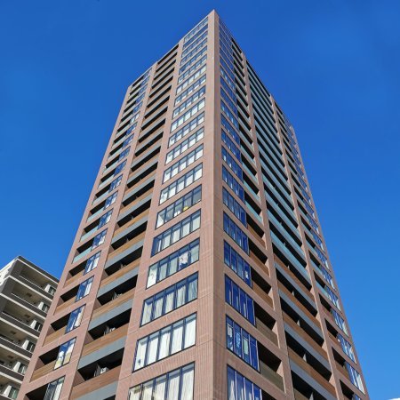 Wohngebäude_Geländer_Wohnhaus