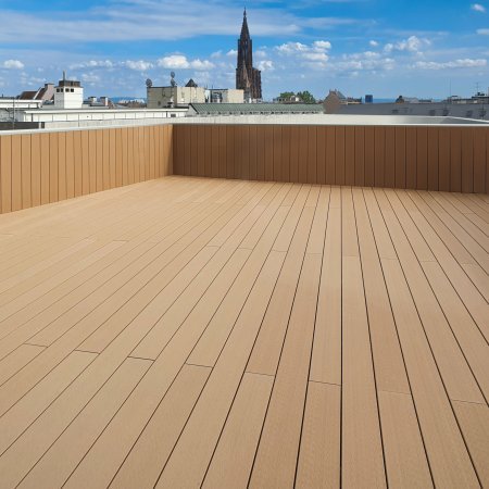 Wohngebäude_Terrasse Privat Nützung _Wohnhaus