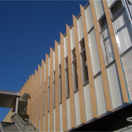 Transport-Einrichtungen_Vertical Sonnenschutz, jalousien_Flughafen, Bahnhof